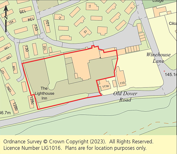 Lot: 12 - SUBSTANTIAL FREEHOLD PROPERTY ON 0.8 ACRES - RE-DEVELOPMENT POTENTIAL WITH SEA VIEWS - 